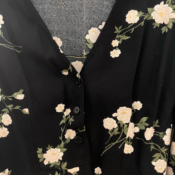 Reformation dark floral blouse (size 6) - Picture 3 of 4